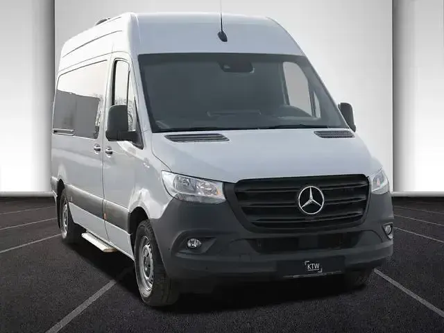 Używany Mercedes Sprinter 170 KM (125 kW) 2023 Biały Van