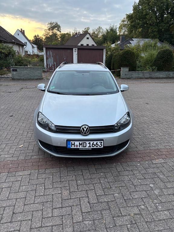 Silber Gebraucht 2010 VW Golf VI Comfortline Kombi | 5.800 € (Fairer Preis) - Bild 1/4