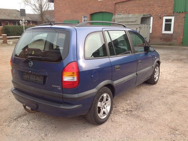 Gebraucht Opel Zafira 101 PS (74 kW) 2002 Blau metallic Van / Kleinbus