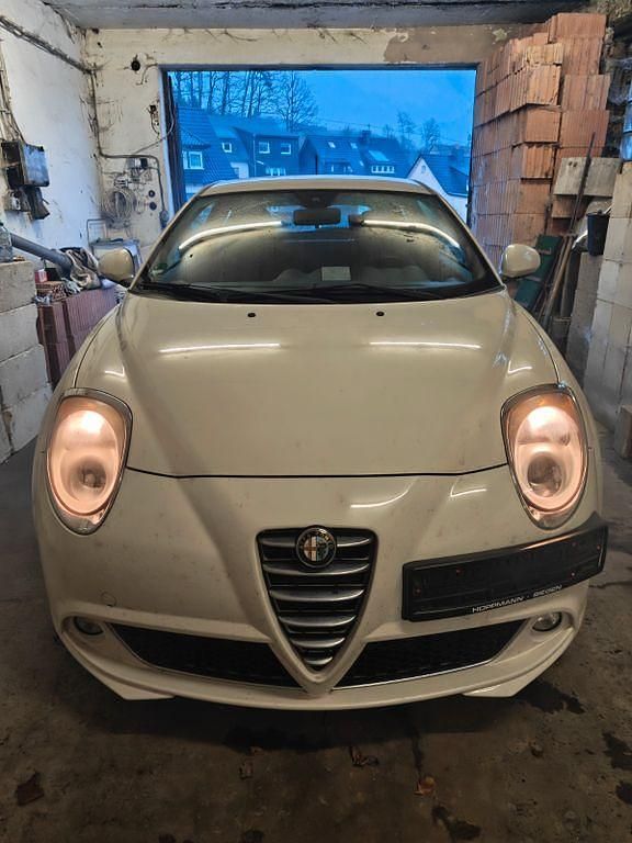 Weiß Gebraucht 2012 Alfa Romeo MiTo Distinctive Kleinwagen | 2.000 € (Fairer Preis) - Bild 1/4