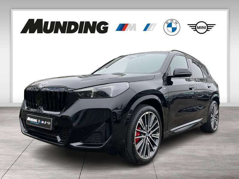Saphirschwarz metallic Gebraucht 2024 BMW X1 M Sport SUV | 48.995 € (Teuer) - Bild 1/4
