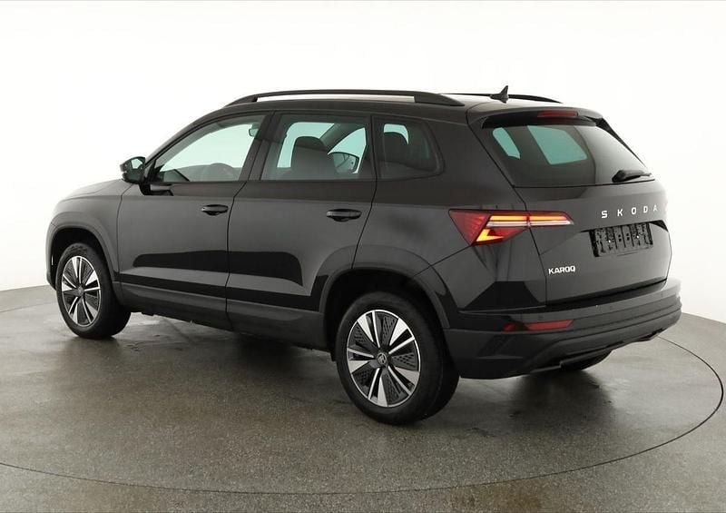 Neu Skoda Karoq Selection 150 PS (110 kW) 2025 Black magic perleffekt SUV