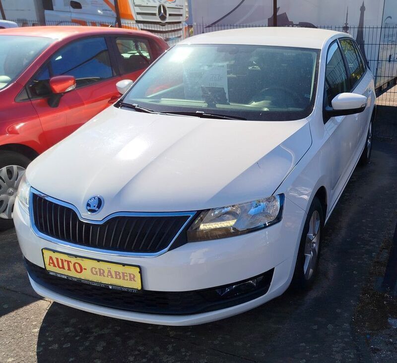 Candyweiss Gebraucht 2018 Skoda Rapid Ambition Kombi | 11.950 € (Fairer Preis) - Bild 1/4