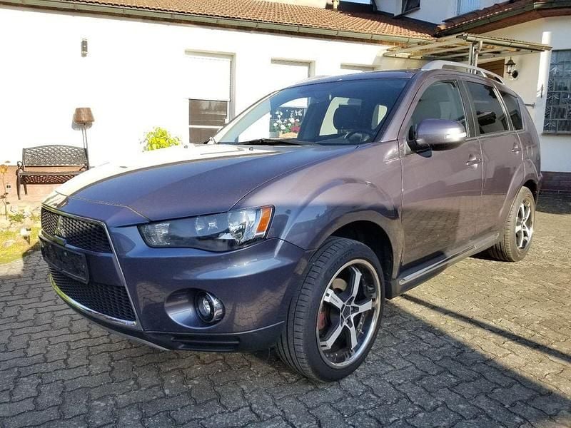 Grau Gebraucht 2010 Mitsubishi Outlander Invite SUV | 7.480 € (Fairer Preis) - Bild 1/4
