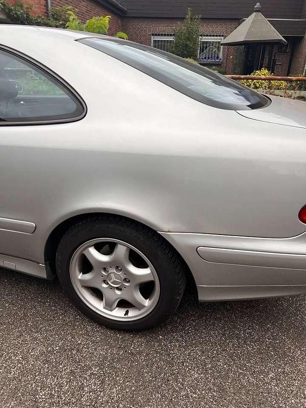 Silber Gebraucht 2000 Mercedes CLK230 Coupé | 2.700 € (Fairer Preis) - Bild 1/4