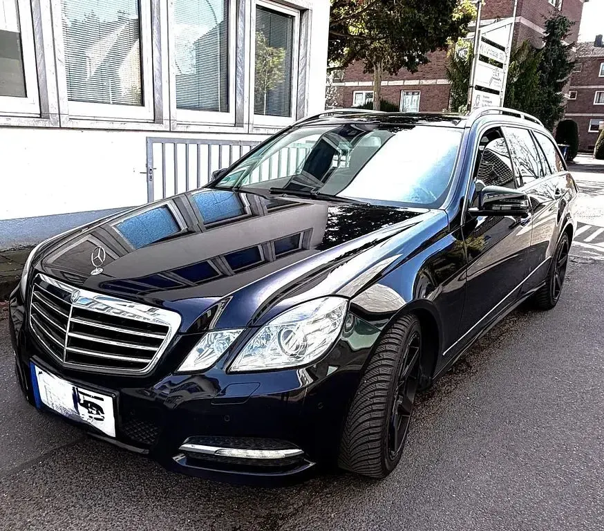 Gebraucht Mercedes E200 Elegance 184 PS (135 kW) 2012 Schwarz Limousine