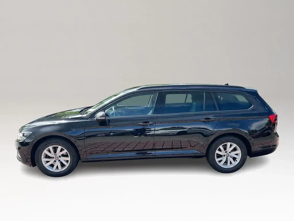 Używany VW Passat Basis 150 KM (110 kW) 2024 Czarny Kombi