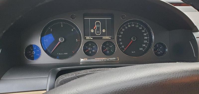 Second-hand VW Phaeton 224 CP (164 kW) 2007 Negru Berlinǎ