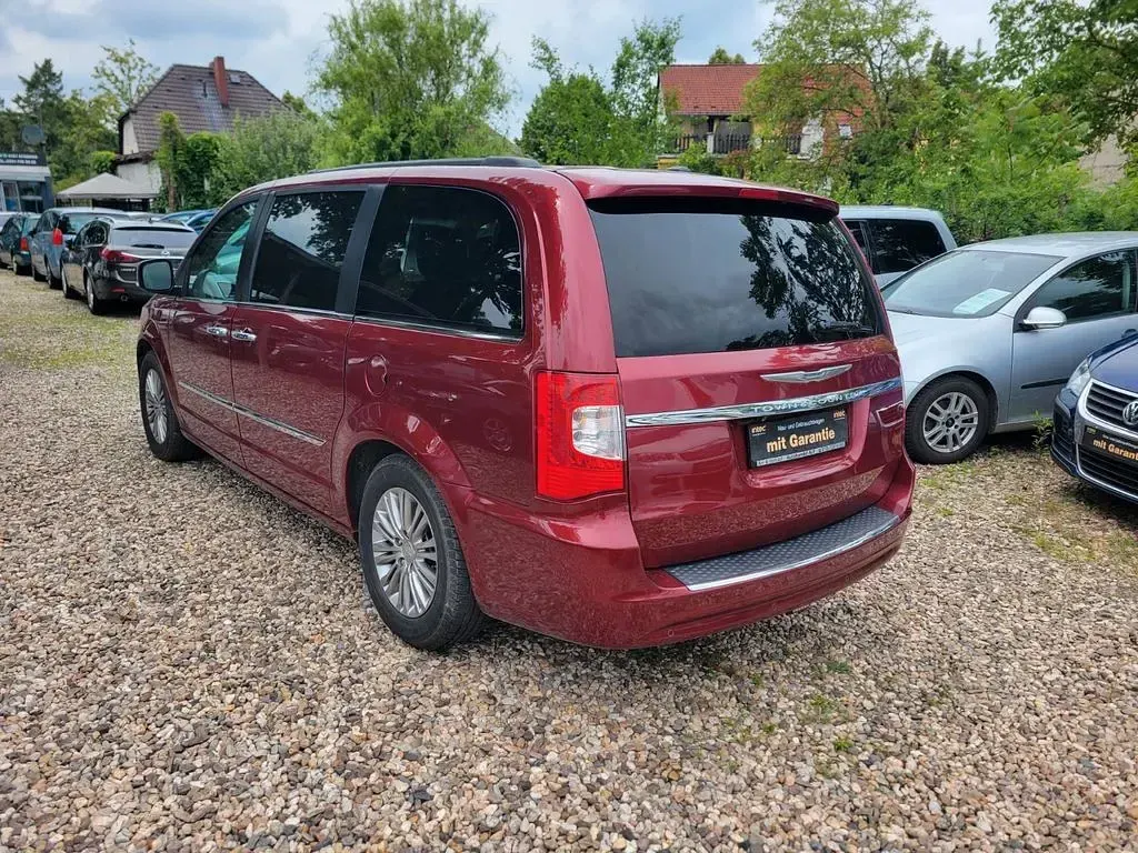 Gebraucht Chrysler Town & Country 287 PS (211 kW) 2016 Rot Van / Kleinbus