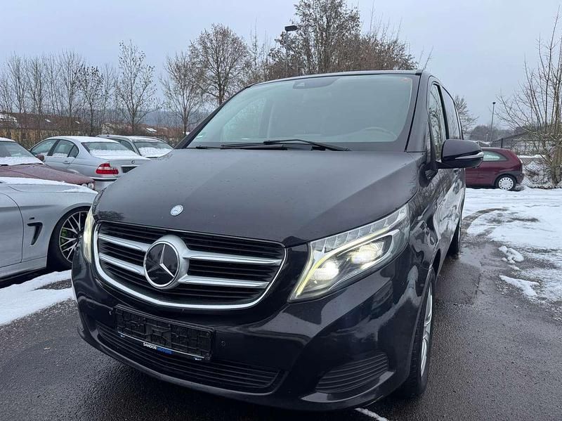 Gebraucht Mercedes V200 163 PS (119 kW) 2016 Obsidianschwarz metallic Van / Kleinbus