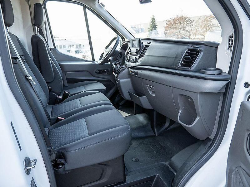 Gebraucht Ford Transit Trend 131 PS (96 kW) 2022 Weiss / frozen white Limousine