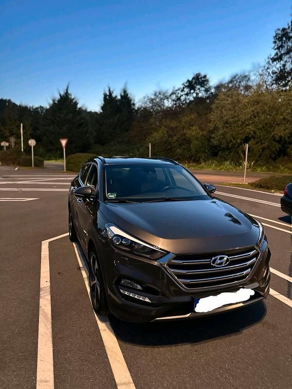Grau Gebraucht 2016 Hyundai Tucson Premium SUV | 17.500 € (Fairer Preis) - Bild 1/4