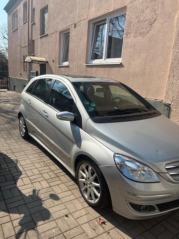 Gebraucht Mercedes B180 109 PS (80 kW) 2008 Silber Van / Kleinbus