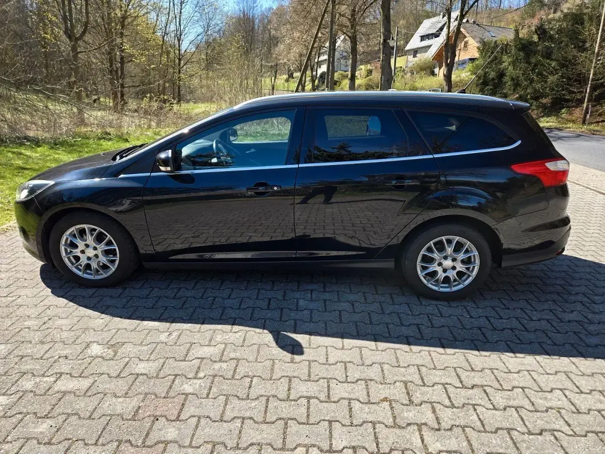 Używany Ford Focus Trend 105 KM (77 kW) 2013 Czarny Kombi