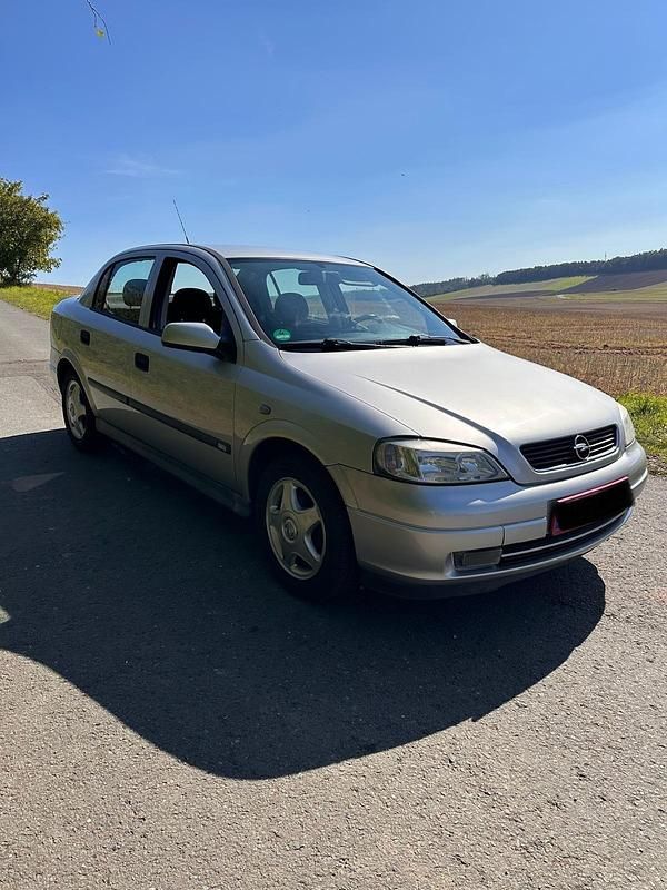 Silber Gebraucht 1998 Opel Astra Limousine | 1.250 € (Guter Preis) - Bild 1/4