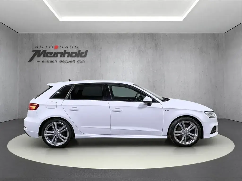 Używany Audi A3 S-Line 190 KM (139 kW) 2020 Biały Sedan/Limuzyna