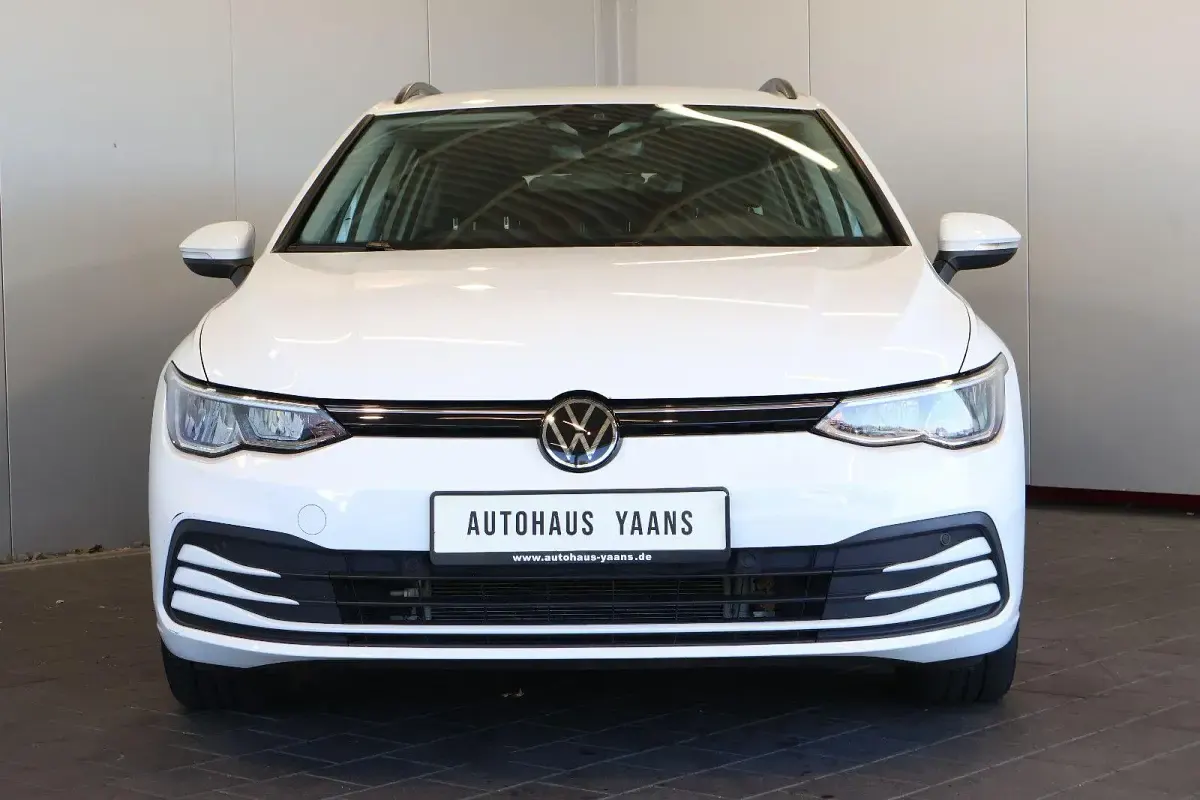 Gebraucht VW Golf VIII Life 150 PS (110 kW) 2022 Weiß Kombi
