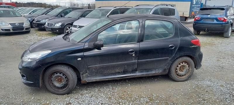 Gebraucht Peugeot 206+ 82 PS (60 kW) 2010 Schwarz Kleinwagen