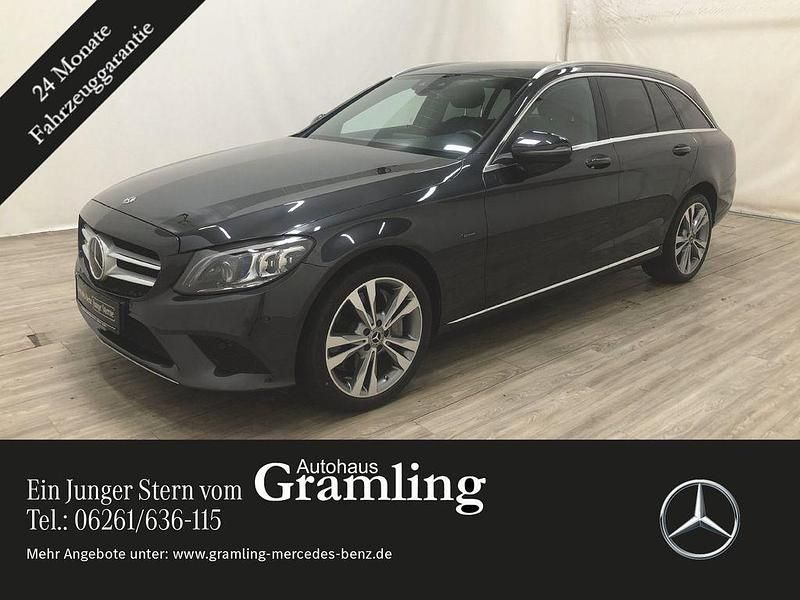 Schwarz Gebraucht 2021 Mercedes C300e Avantgarde Limousine | 29.439 € (Etwas zu teuer) - Bild 1/4