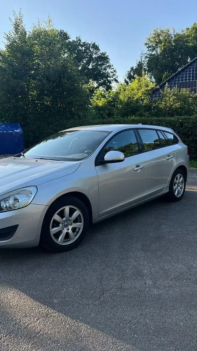 Gebraucht Volvo V60 Kinetic 215 PS (158 kW) 2013 Silber Kombi