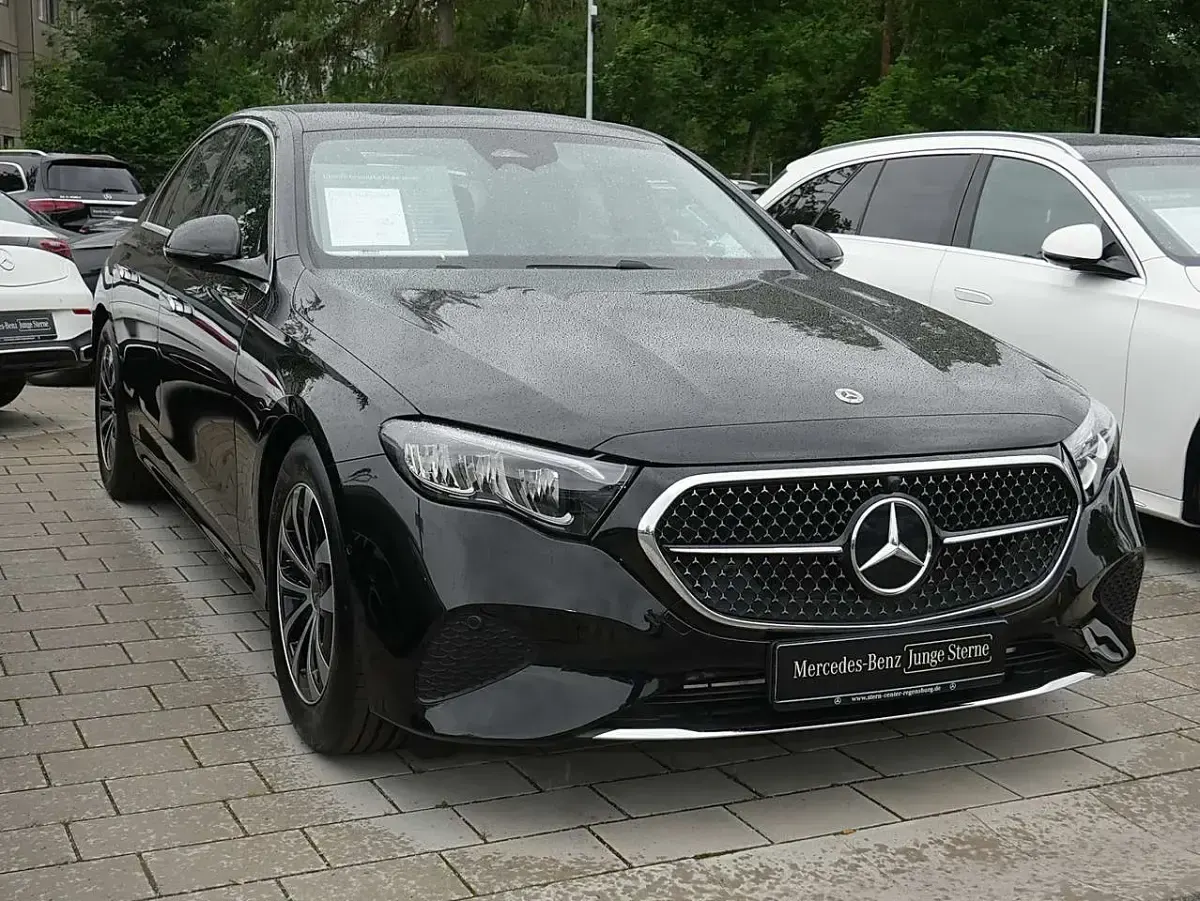 Gebraucht Mercedes E200 Avantgarde 163 PS (119 kW) 2024 Obsidianschwarz Limousine