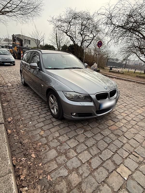 Gebraucht BMW 320 184 PS (135 kW) 2012 Grau Kombi
