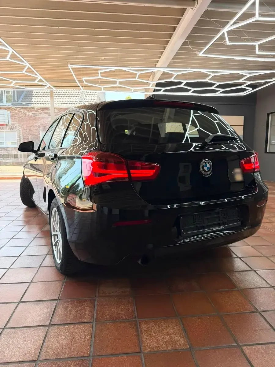 Gebraucht BMW 118 Sport Line 136 PS (100 kW) 2017 Schwarz Limousine