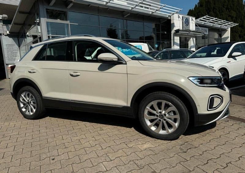 Gebraucht VW T-Roc 150 PS (110 kW) 2024 Beige SUV