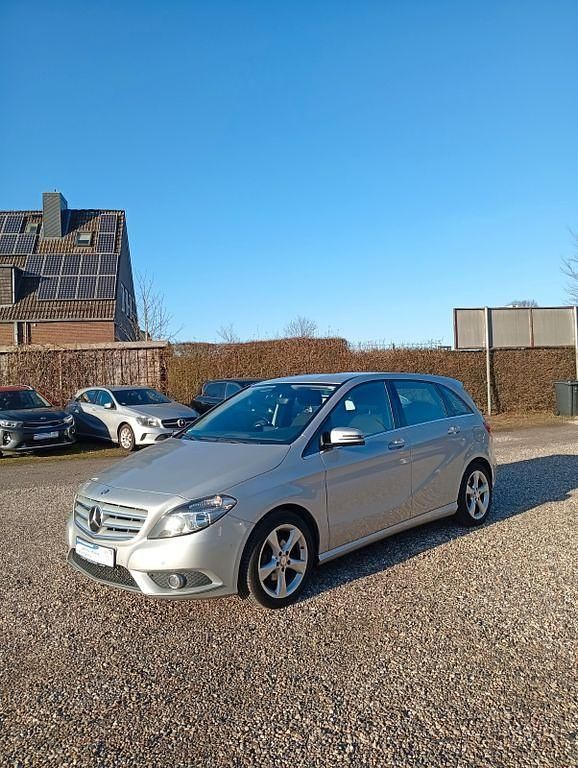 Gebraucht Mercedes B180 Edition 109 PS (80 kW) 2012 Silber Van / Kleinbus