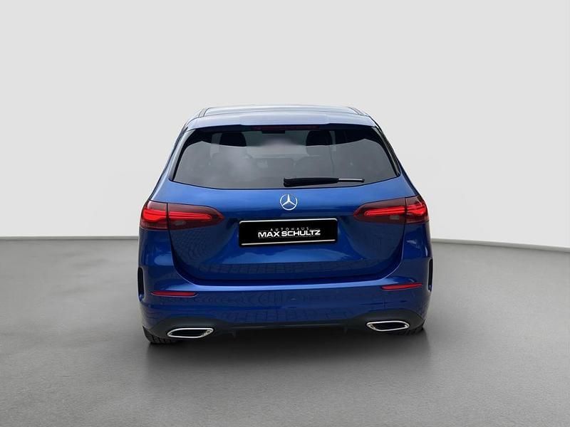 Gebraucht Mercedes B200 AMG line 150 PS (110 kW) 2024 Blau Van / Kleinbus