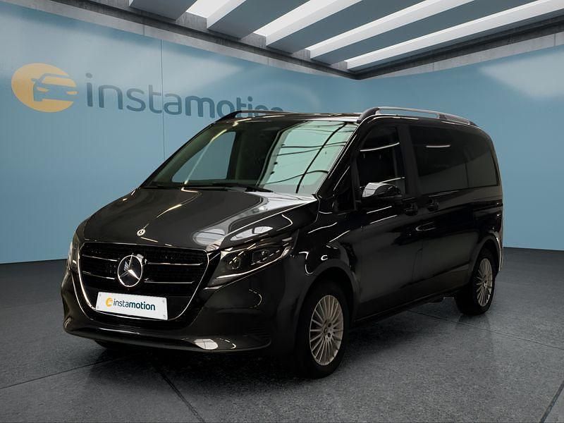 Grau Gebraucht 2024 Mercedes V220 Van / Kleinbus | 67.899 € - Bild 1/4