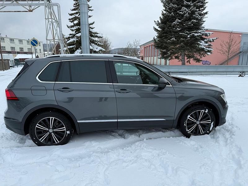 Grau Gebraucht 2019 VW Tiguan IQ Drive SUV | 21.750 € (Fairer Preis) - Bild 1/4