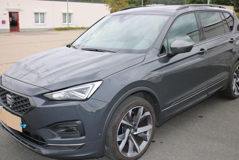 Grau Gebraucht 2020 Seat Tarraco 4Drive SUV | 26.450 € (Fairer Preis) - Bild 1/4