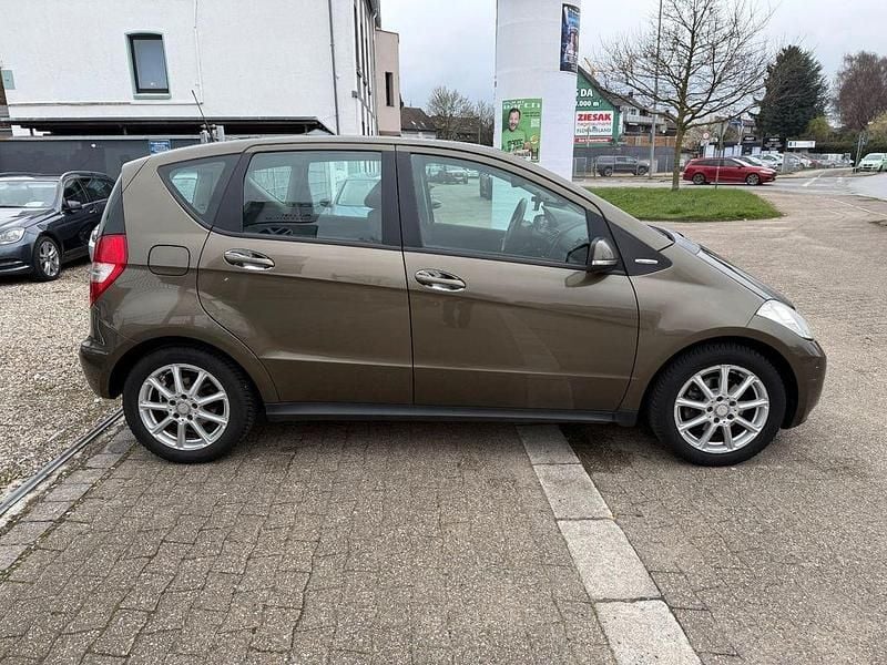 Gebraucht Mercedes A180 116 PS (85 kW) 2009 Braun Van / Kleinbus