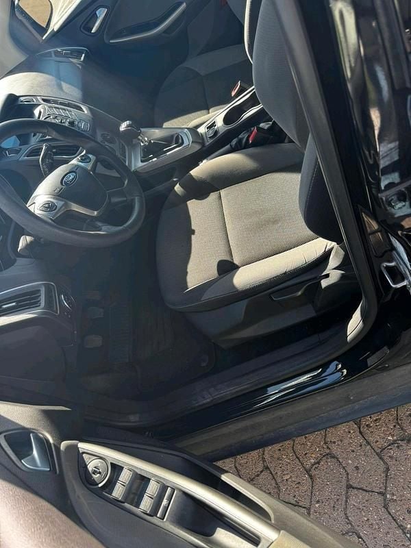 Second-hand Ford Focus 125 CP (91 kW) 2014 Negru Break