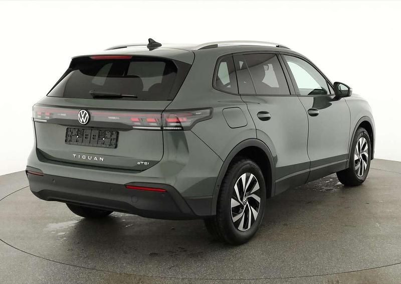 Neu VW Tiguan Life 150 PS (110 kW) 2025 Blau SUV