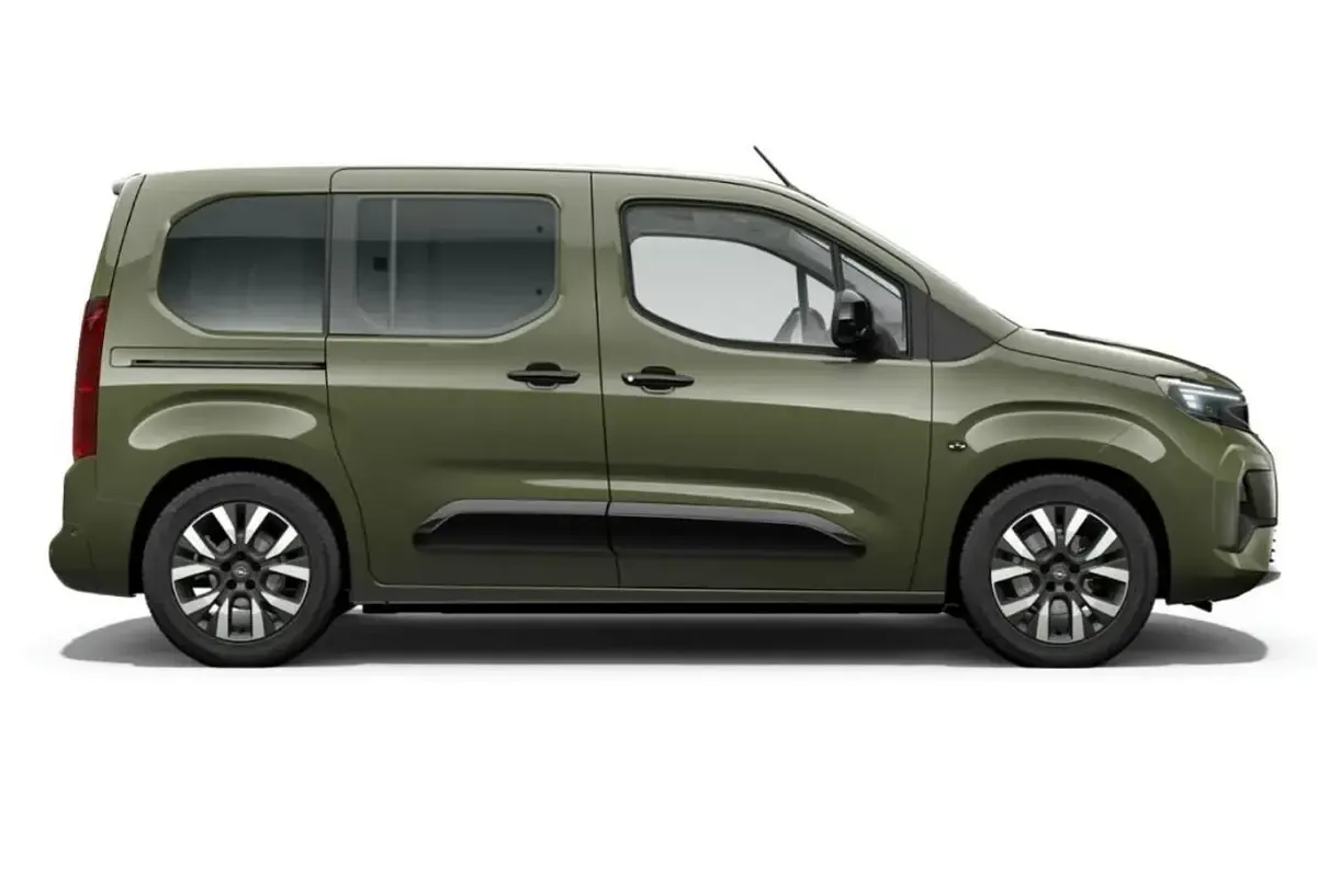 Neu Opel Combo 131 PS (96 kW) 2026 Grün metallic Van / Kleinbus