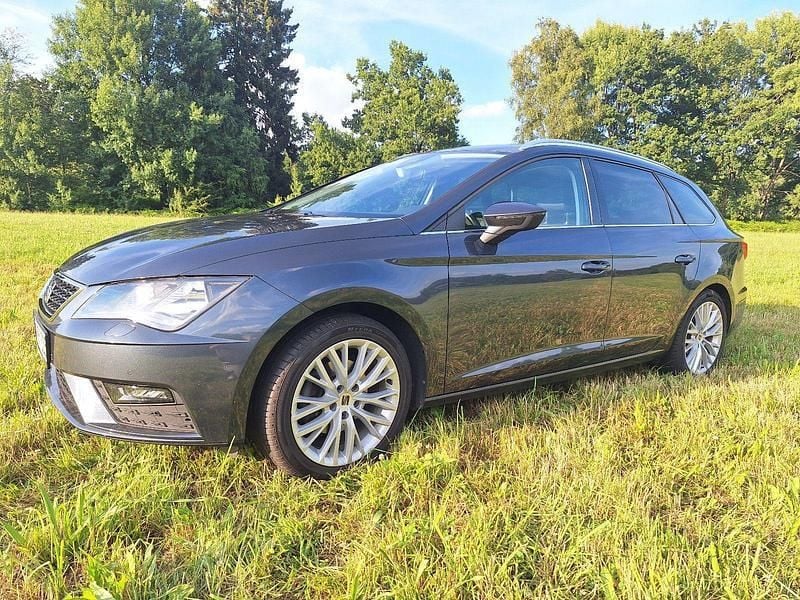 Grau Gebraucht 2020 Seat Leon XCELLENCE Kombi | 15.500 € (Fairer Preis) - Bild 1/4