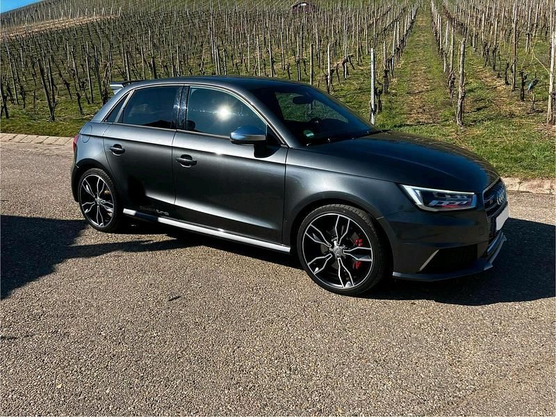 Grau Gebraucht 2016 Audi S1 Sportback Kleinwagen | 19.000 € - Bild 1/4