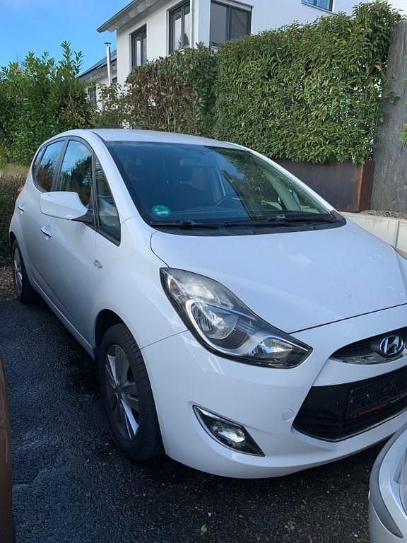 Weiß Gebraucht 2012 Hyundai ix20 Van / Kleinbus | 4.500 € (Guter Preis) - Bild 1/4