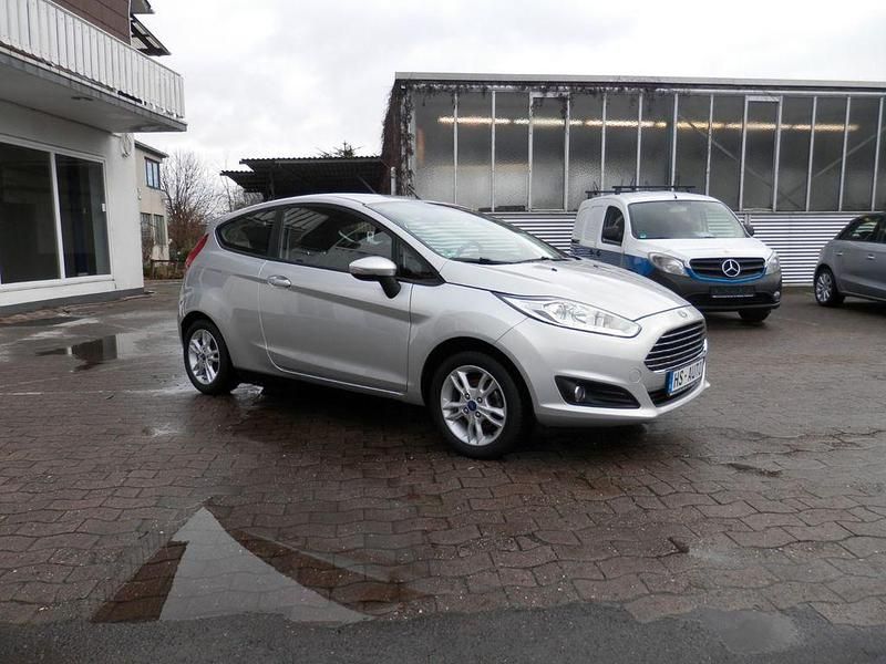 Gebraucht Ford Fiesta Trend 80 PS (58 kW) 2015 Silber Kleinwagen