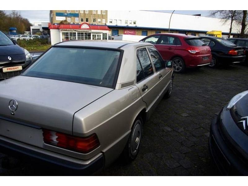 Gebraucht Mercedes 190 109 PS (80 kW) 1991 Silber Limousine