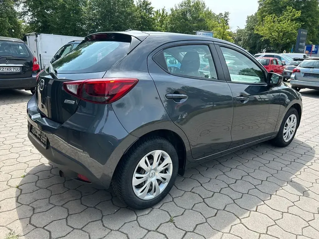 Gebraucht Mazda 2 Center-Line 75 PS (55 kW) 2017 Grau Limousine