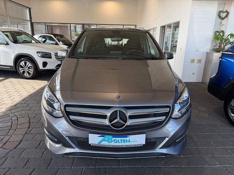 Gebraucht Mercedes B180 Style 122 PS (89 kW) 2017 Grau Van / Kleinbus