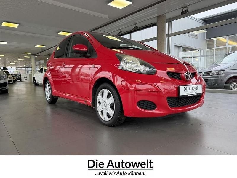 Rot Gebraucht 2011 Toyota Aygo Edition Kleinwagen | 1.980 € (Superpreis) - Bild 1/4