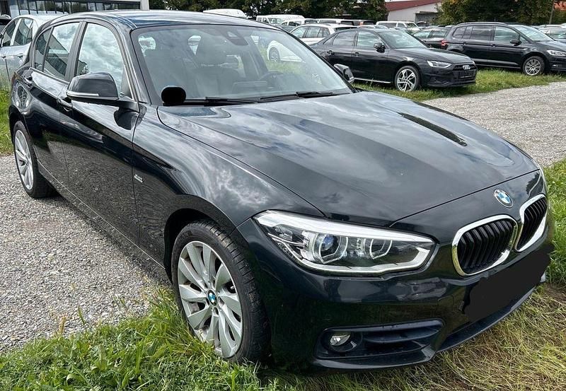 Schwarz Gebraucht 2017 BMW 118 Sport Line Kleinwagen | 12.880 € (Fairer Preis) - Bild 1/4