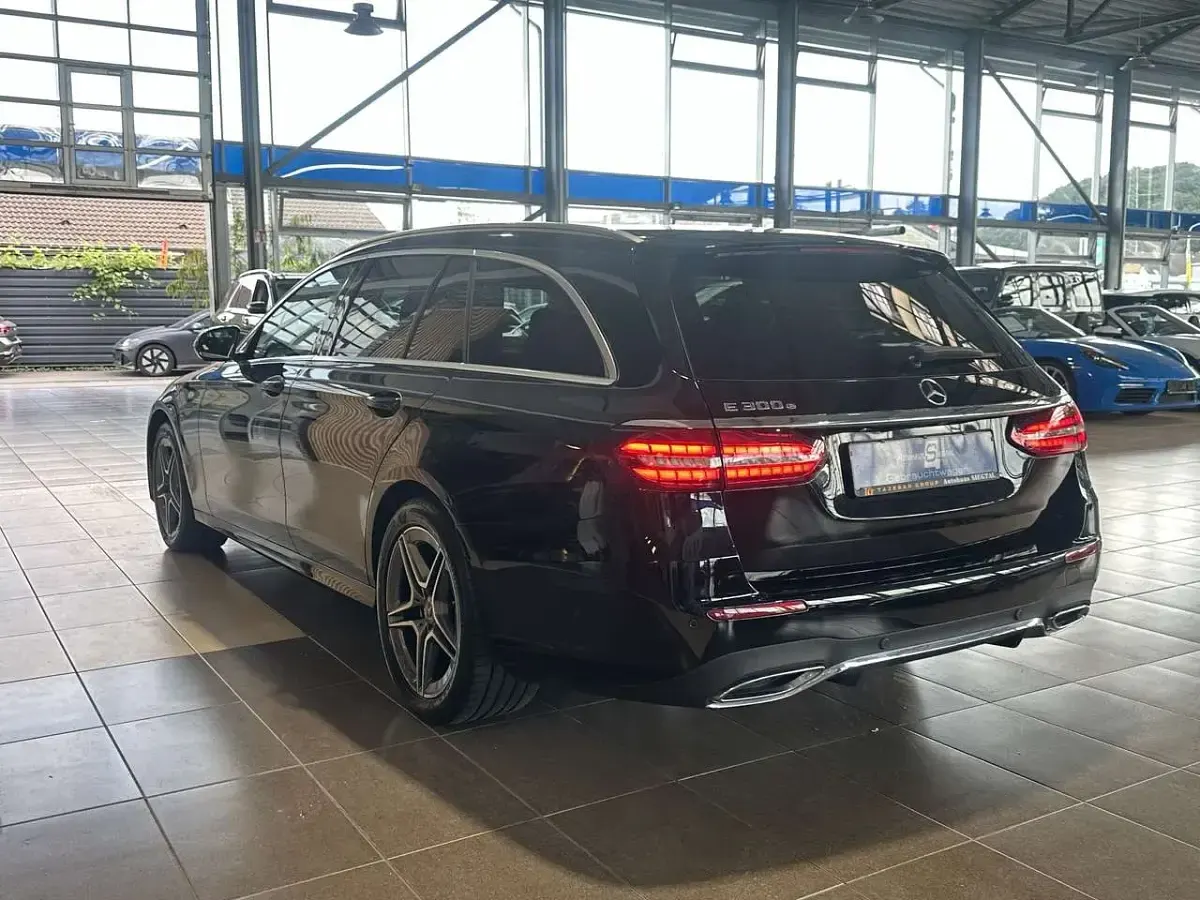 Gebraucht Mercedes E300 AMG line 320 PS (235 kW) 2022 Schwarz Kombi