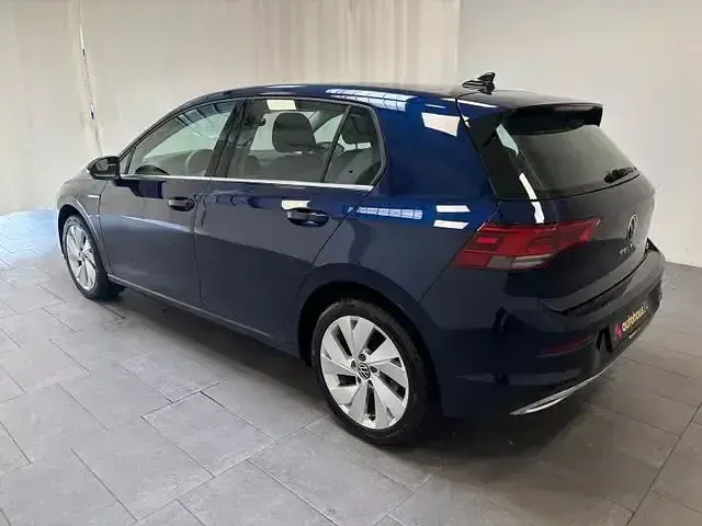 Gebraucht VW Golf VIII Style 131 PS (96 kW) 2022 Blau Limousine