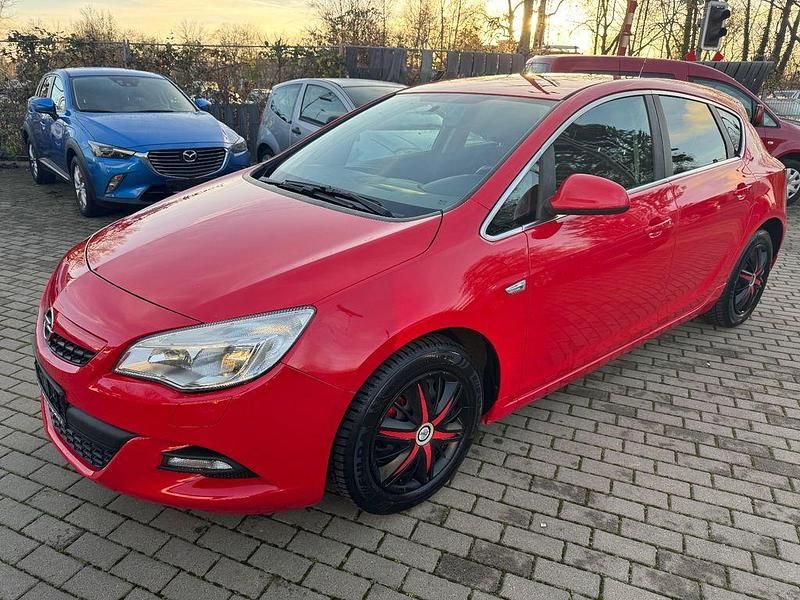 Rot Gebraucht 2012 Opel Astra Design Edition Limousine | 3.900 € (Superpreis) - Bild 1/4