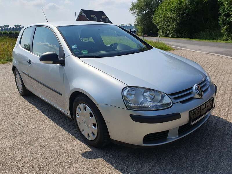 Reflexsilber metallic Gebraucht 2007 VW Golf V Trendline Kleinwagen | 2.499 € (Fairer Preis) - Bild 1/4